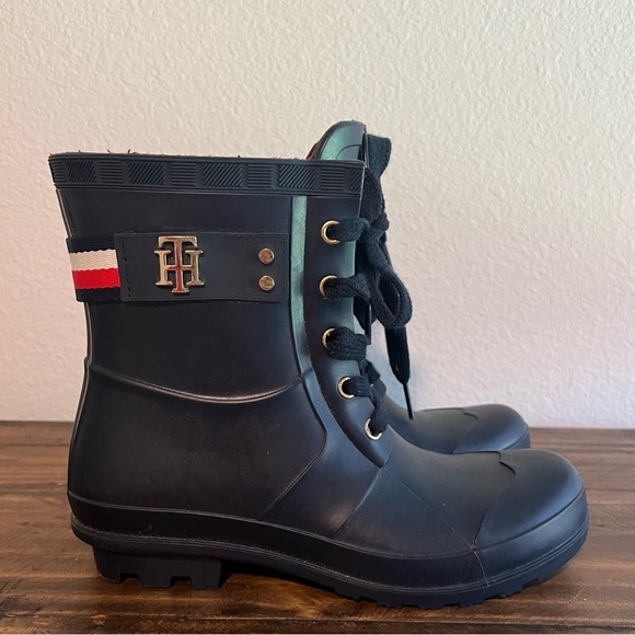 Tommy Hilfiger Toniee Lace-Up Leather Sole TH Logo Rain Boots. Size 6. - Picture 4 of 13